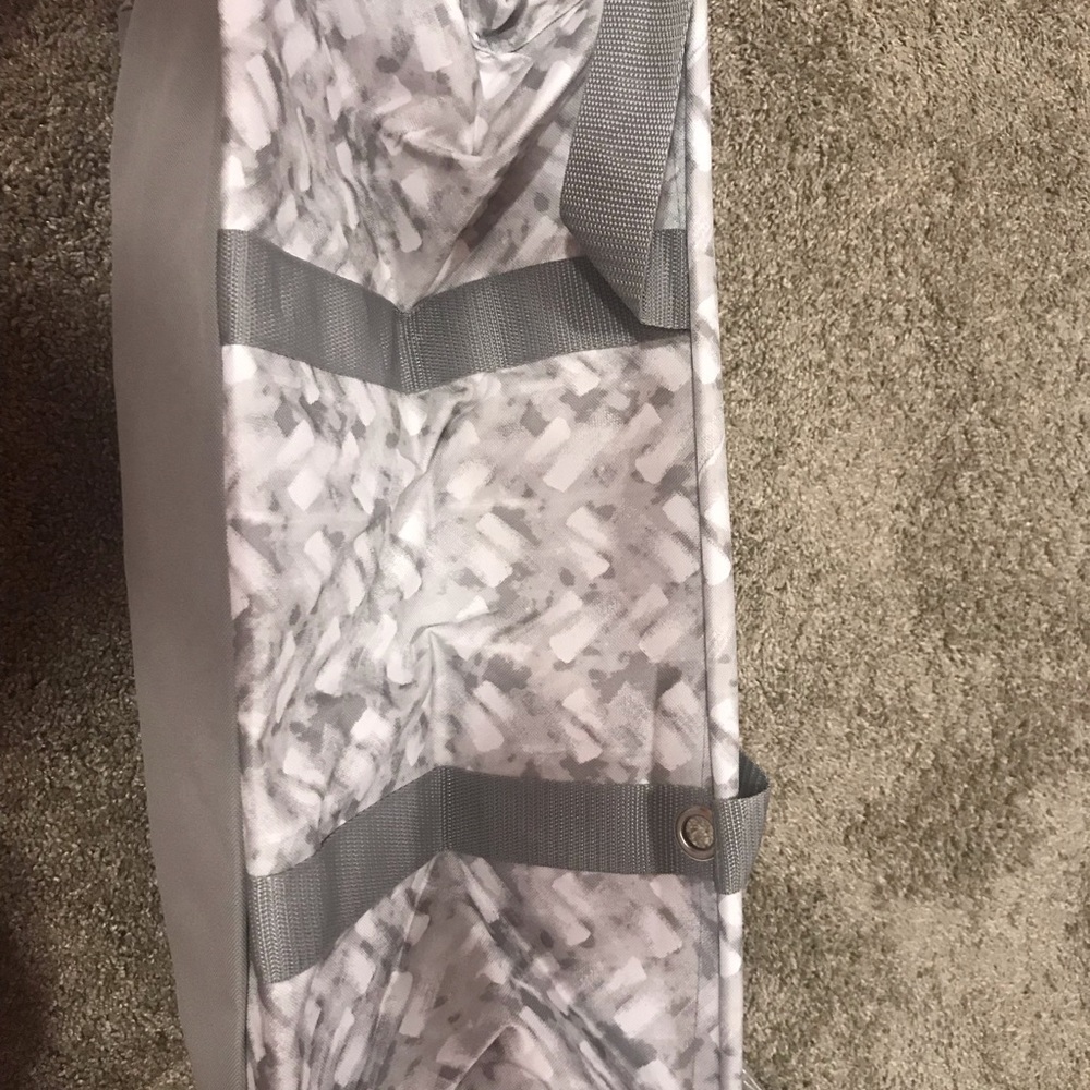 Large utility tote thirty one mystic grey brand new, smoke free home